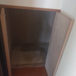 １階階段下には収納があります
